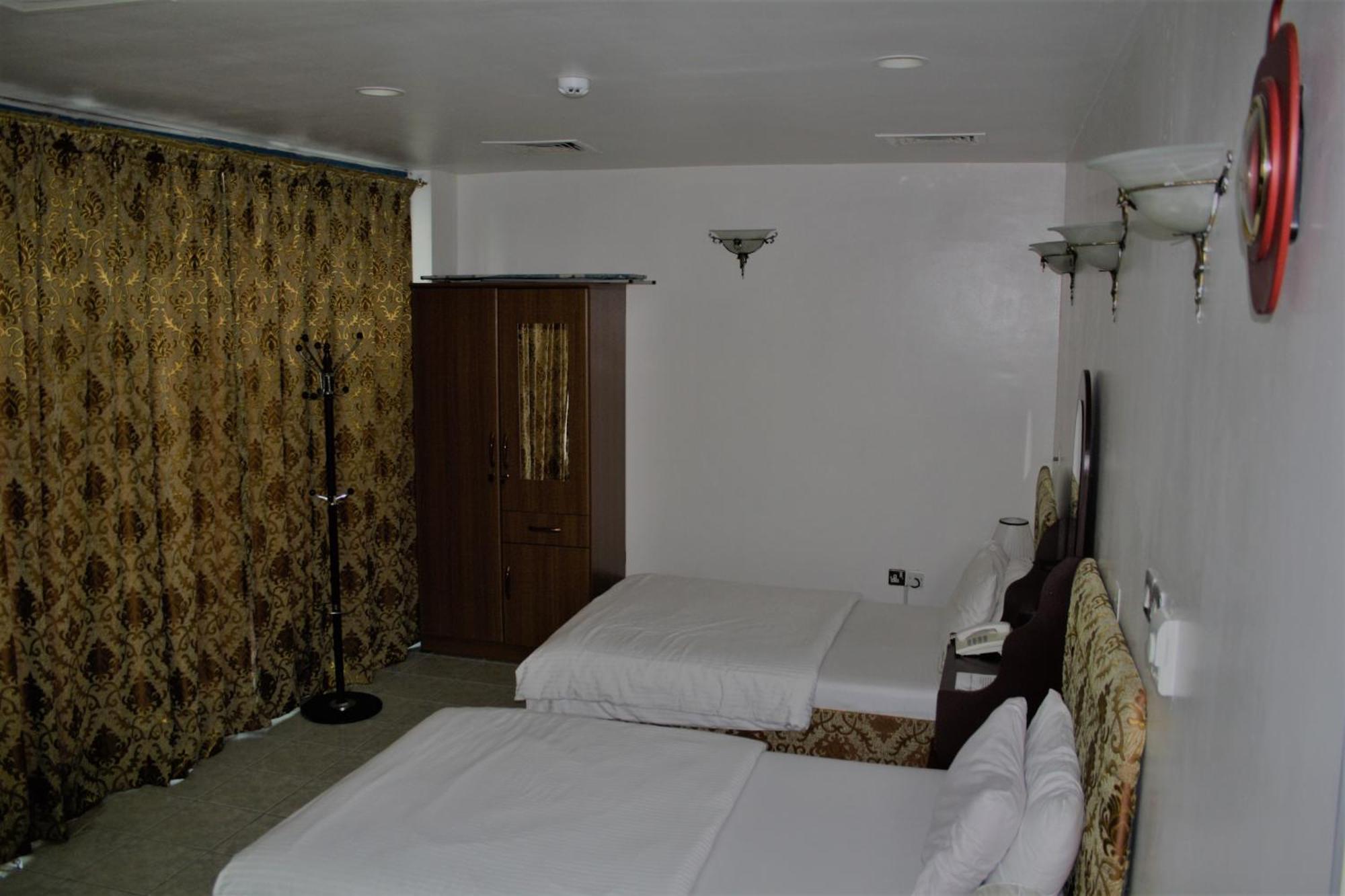 Sky Hotel Apartments Dubai Exterior foto